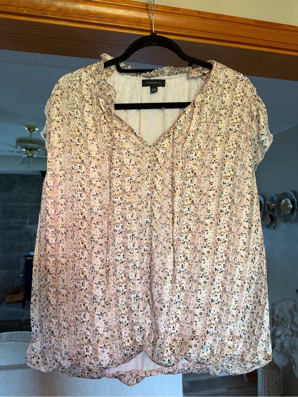 Vince Camuto Light Pink Floral Pleated Short Sleeve Blouse